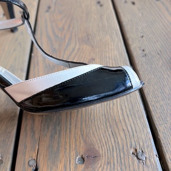 Tahari Patent Darby heels - Sz 7 - Picture 10 of 11